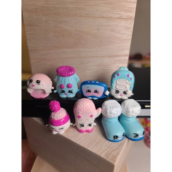 Shopkins Snowmobile Frosty Fashion 8 Pc Season 5 Moose Toys - Picture 2 of 5